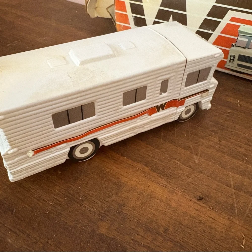 💚Avon Vintage Winnebago Motor Home After Shave Decanter
